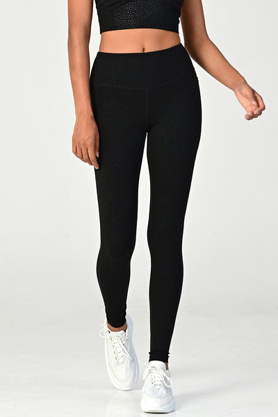 Woman wearing the Hollywood black side pocket legging front close up view.