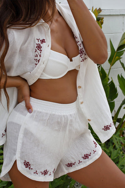 Zoomed Front view of a woman wearing the Linen White set on the white wall background